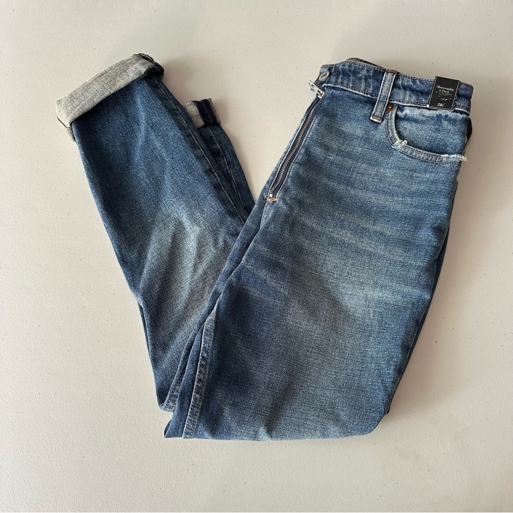 NWT Abercrombie & Fitch High Rise Straight Boyfriend Jeans Zipper Fly 28R